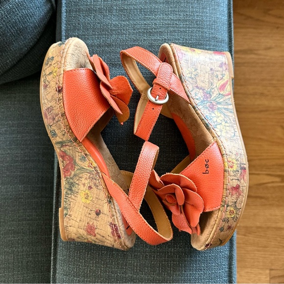 Born B.O.C. Coral Leather & Floral Printed Cork Wedge Flower Toe Buckled Sandals - Picture 12 of 17